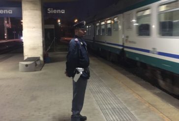 Rissa a bordo del treno in partenza per Chiusi