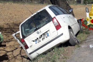 Anziano esce di strada in auto e muore sul colpo