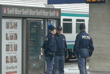 Tunisino minaccia il suicidio: la Polizia lo salva