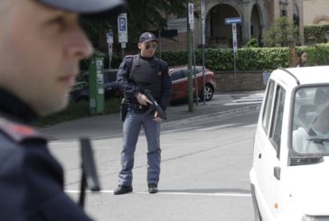 Straniero viaggia su auto non nazionalizzata: multato dalla Polizia