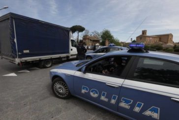 Ubriachi litigano e danneggiano un’auto nel parcheggio