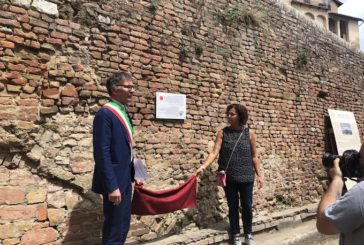 Svelata la targa ricordo del primo incontro di basket