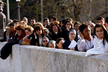 IN ITALIA POPOLAZIONE IN CALO, NASCITE AL MINIMO STORICO