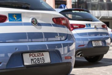 Vandalizzano un’auto in centro: la Polizia li rintraccia e li denuncia