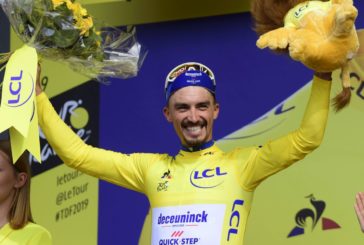 VAN AERT BEFFA VIVIANI IN VOLATA AL TOUR, ALAPHILIPPE ALLUNGA