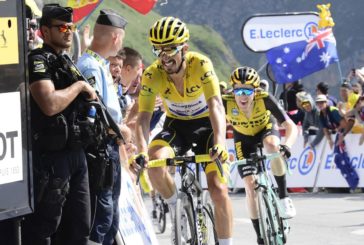 SIMON YATES BRILLA SUI PIRENEI, ALAPHILIPPE TREMA MA RESTA IN GIALLO