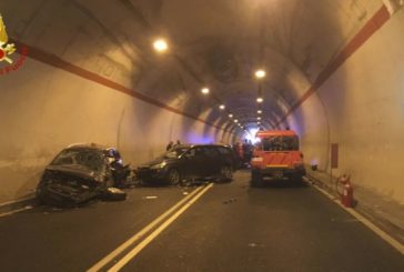 UN UOMO E LA FIGLIA DI POCHI MESI MUOIONO IN UN INCIDENTE STRADALE
