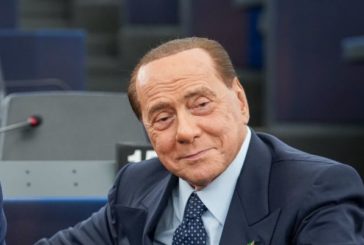 "PAPERONI"ITALIA,BERLUSCONI BATTE ARMANI E DEL VECCHIO MA SOLO SUI MEDIA