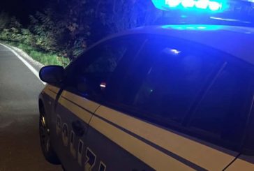 Cercano di investire con l’auto i passanti: in 3 denunciati dalla Polizia