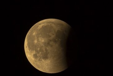 Eclisse parziale di luna: l’Unione astrofili invita all’osservazione del cielo