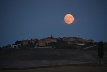 Un trekking nelle Crete alla luce della luna piena