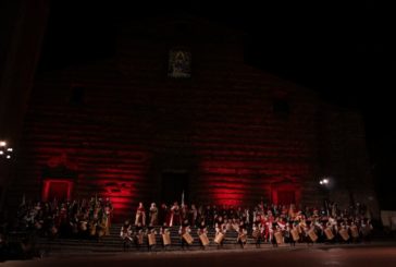 Il maltempo non ferma lo spettacolo del Corteo dei Ceri