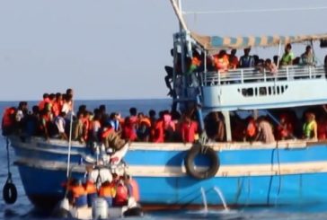 NUOVO SBARCO A LAMPEDUSA, GIUNTA BARCA CON UN CENTINAIO MIGRANTI