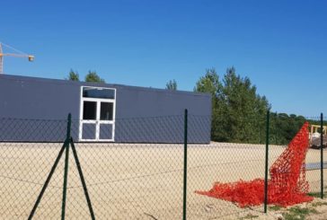 Rosso: “Castelnuovo: ragazzi a scuola nei container”