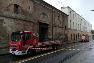 TORINO, IL ROGO ALLA CAVALLERIZZA FUORI DALL'AREA UNESCO