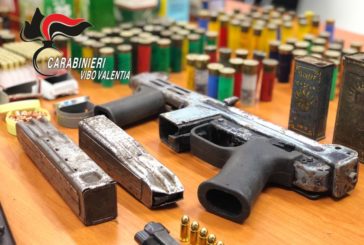 VIBO VALENTIA, UN ARSENALE DA GUERRA NEI MURI DI UN'ABITAZIONE