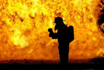 IN CALIFORNIA CONTINUA LA BATTAGLIA CONTRO GLI INCENDI