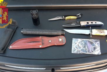 In auto con armi bianche: denunciati dalla Polstrada