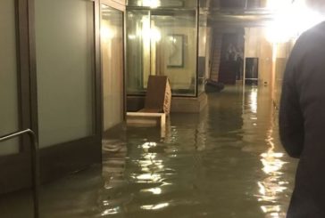 ACQUA ALTA RECORD A VENEZIA, MORTE DUE PERSONE