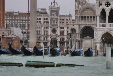 A VENEZIA ATTESO NUOVO PICCO DELLA MAREA, CHIUSA PIAZZA SAN MARCO