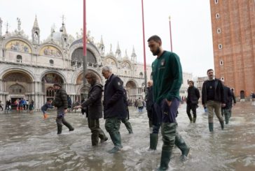 AZZURRI A PIAZZA SAN MARCO "VENEZIA SI RIALZERÀ"
