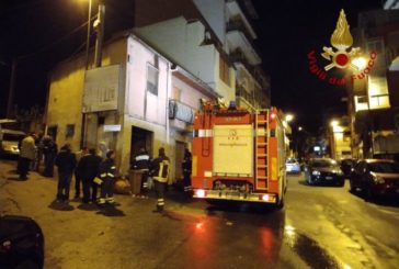 ESPLOSIONE IN NEGOZIO A REGGIO CALABRIA, FERITI VIGILI FUOCO E AGENTI