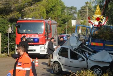 UN'AUTO TRAVOLGE UN GRUPPO DI OPERAI NEL LECCESE, 4 MORTI