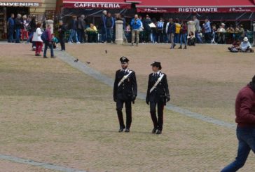 Sottraggono il cellulare ad un 15enne e lo rivendono: beccati dai Carabinieri