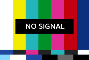 Tecnici al lavoro per migliorare il segnale tv