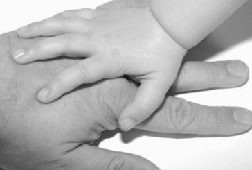 UN GENITORE SU TRE SI LICENZIA PER SEGUIRE I FIGLI