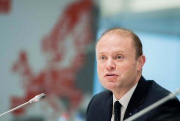 L'EUROPARLAMENTO CHIEDE LE DIMISSIONI DEL PREMIER MALTESE