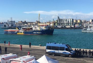 LA SEA WATCH VINCE L'APPELLO, "TORNIAMO IN MARE"