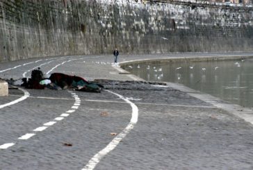ROMA, CLOCHARD TROVATO MORTO IN UN PARCHEGGIO