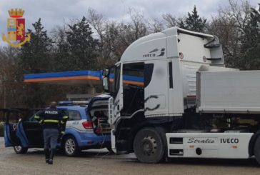 Manomette la scatola nera del camion: l Polizia lo multa e gli ritira la patente
