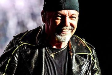 Vasco Rossi "Non fatevi incantare dalle sirene autoritarie"
