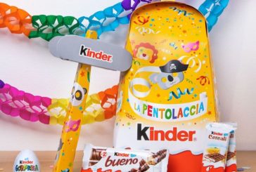 Kinder animera' il Carnevale di Viareggio con la Pentolaccia