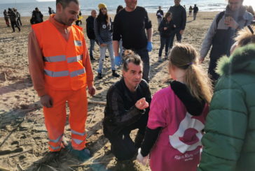 Sei Toscana e Pelù insieme per ripulire la spiaggia della Feniglia