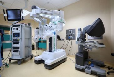 Primo intervento chirurgico al mondo con robot a Bologna