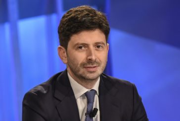 Speranza a infermieri "serve patto sociale per la salute"