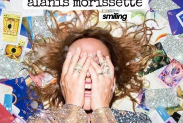 Alanis Morissette torna con il singolo "Smiling", il 15 ottobre a Milano