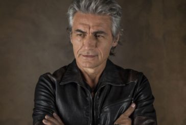 Ligabue compie 60 anni "Condivido un brindisi con tutti da casa"