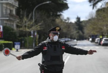 Resistenza a pubblico ufficiale e danneggiamento aggravato. Un arresto