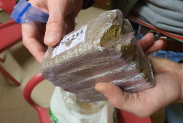 Nasconde l’hashish nella poltrona della nonna: arrestato dai Carabinieri