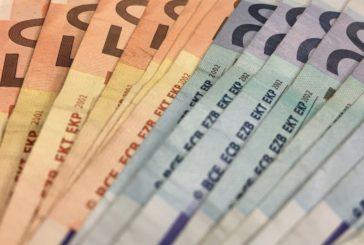 Sale la pressione fiscale, in calo il reddito delle famiglie