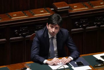 Coronavirus, Speranza "Battaglia ancora nel pieno, no sottovalutazioni"