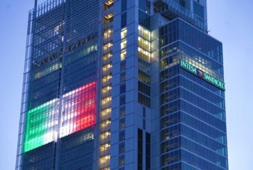 A Torino il grattacielo Intesa Sanpaolo veste il tricolore