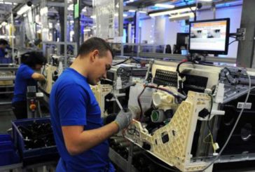 A febbraio in calo la produzione industriale