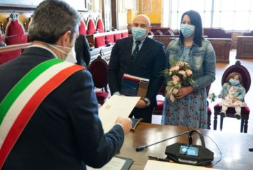 Pizzarotti sposa a Parma due medici del reparto Covid-19