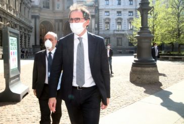 Coronavirus, Boccia "Chi vuole riaprire si assume la responsabilita'"