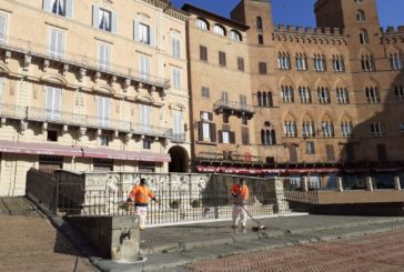 Operazioni di sanificazione e igienizzazione in piazza del Campo